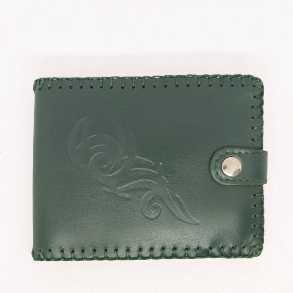 Tienda online de artículos hechos a mano en cuero y piel. Artesanos del cuero. Billetero de piel modelo americano, Tribal IMG 20250925 093259 Cartera billetero de piel verde