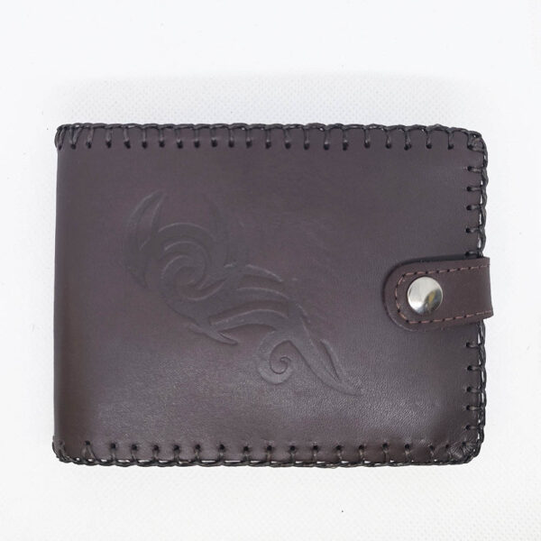 Tienda online de artículos hechos a mano en cuero y piel. Artesanos del cuero. Billetero de piel modelo americano, Tribal IMG 20250925 102202 Cartera billetero de piel marrón oscuro