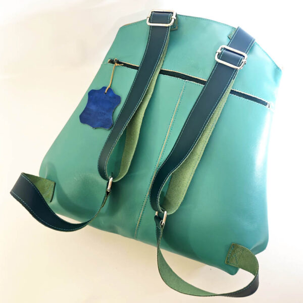 Mochila de piel turquesa