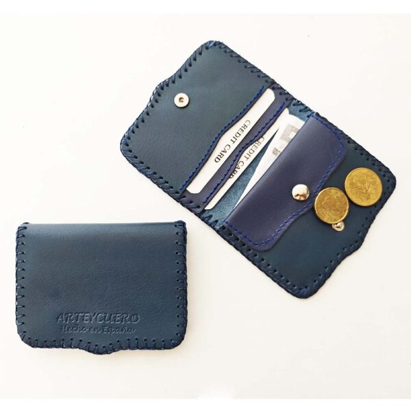 Cartera de piel azul