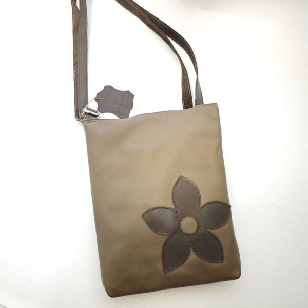 Bolso de piel marrón taupe