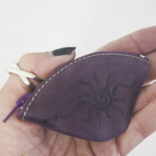 Monederito de piel morado