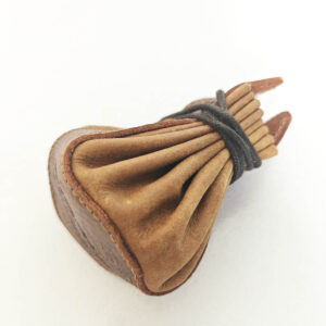 Limosnera de piel camel