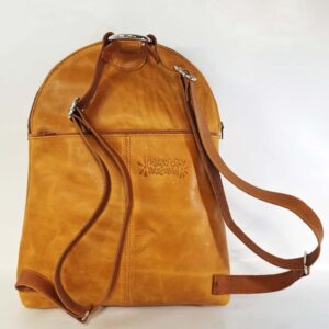 Mochila de piel naranja