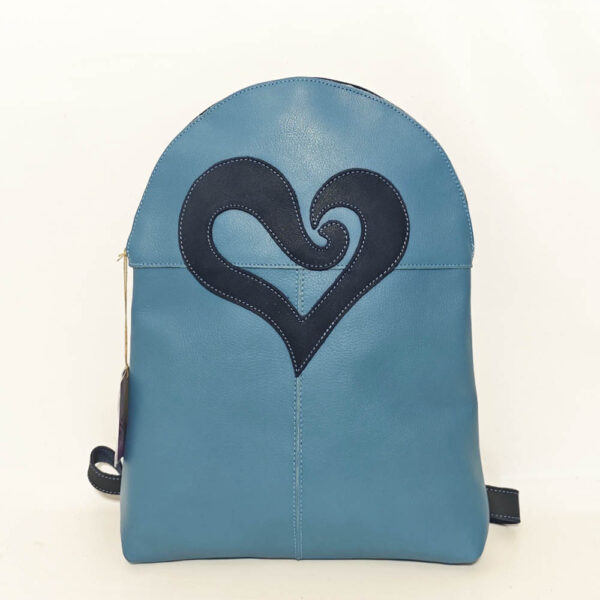 Mochila de piel azul claro