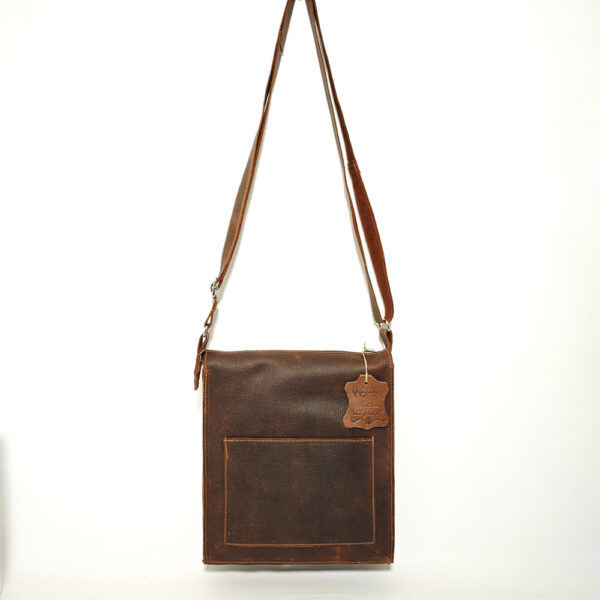 Tienda online de artículos hechos a mano en cuero y piel. Artesanos del cuero. Bandolera de cuero unisex IMG 20251119 071444 Bolso unisex de cuero marrón