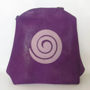 Mochila de piel morada