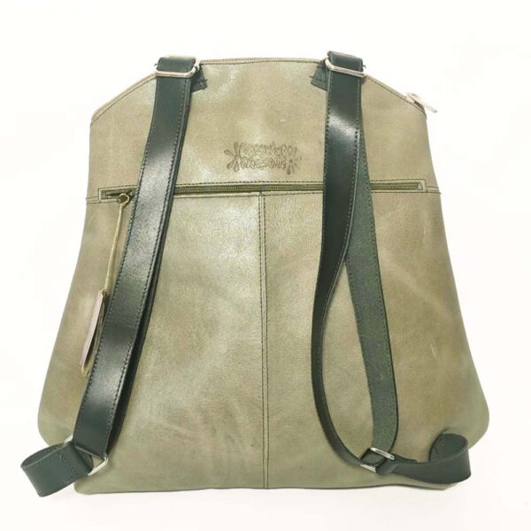 Mochila de piel verde claro