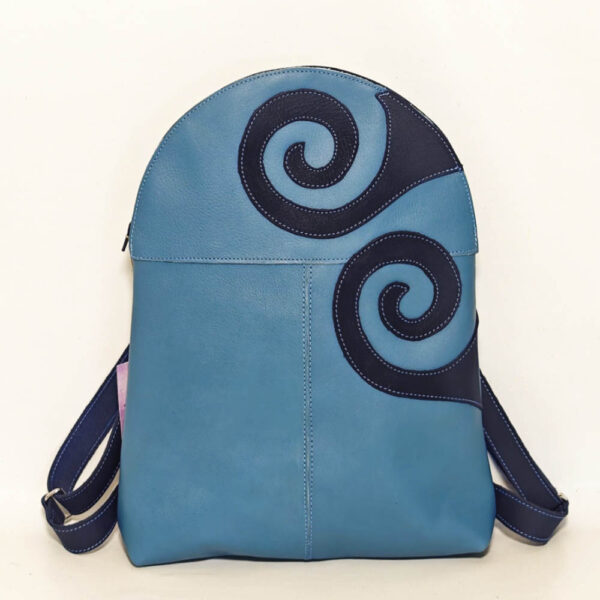 Mochila de piel azul claro