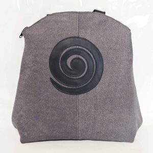 Mochila de piel gris