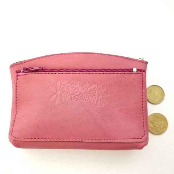 monedero de piel rosa