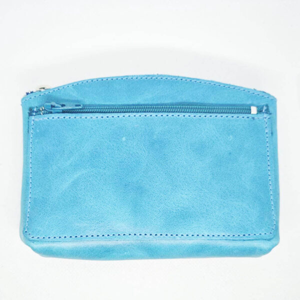 Tienda online de artículos hechos a mano en cuero y piel. Artesanos del cuero. Monedero de señora de piel Imagen de WhatsApp 2025 10 22 a las 08.03.33 744e0119 copia Monedero de piel turquesa