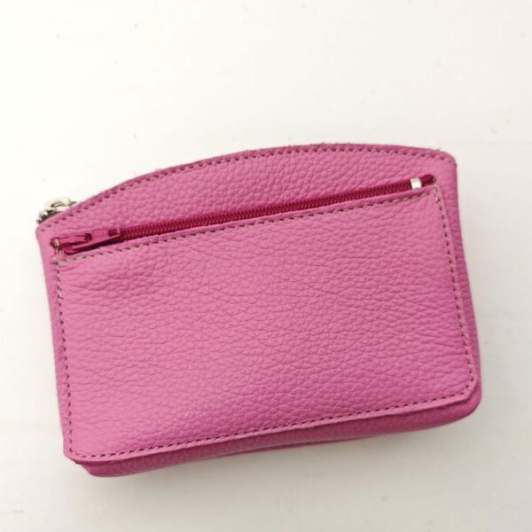 Tienda online de artículos hechos a mano en cuero y piel. Artesanos del cuero. Monedero de señora de piel WhatsApp Image 2026 04 14 at 10.09.49 1 Monedero de piel rosa