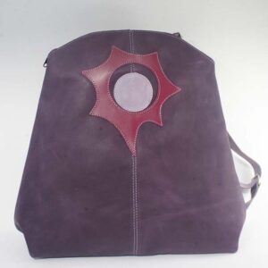 Mochila morada de piel