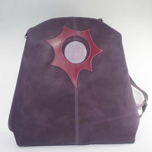 Mochila morada de piel
