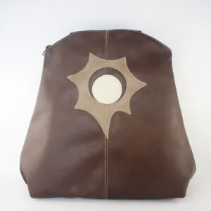 mochila cuero marrón