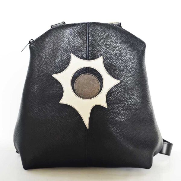 Mochila de piel negra