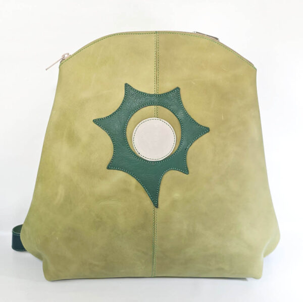 Mochila de cuero verde claro