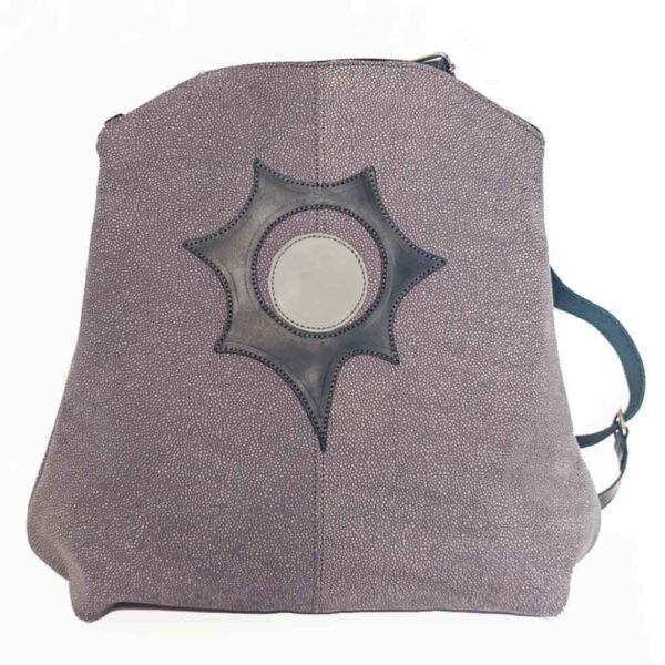 Mochila de piel gris