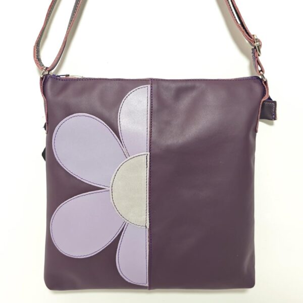 Bolso bandolera morado de piel