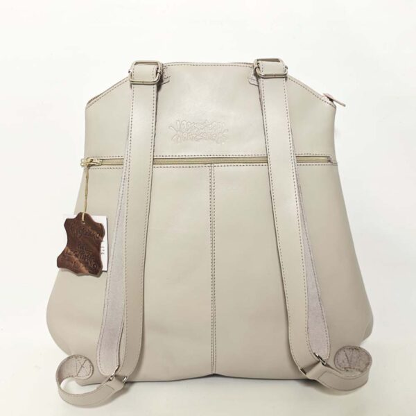 Mochila de piel blanco roto