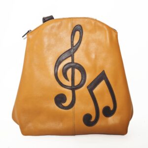 Mochila de piel naranja