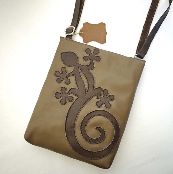 Bolso de piel marrón taupé