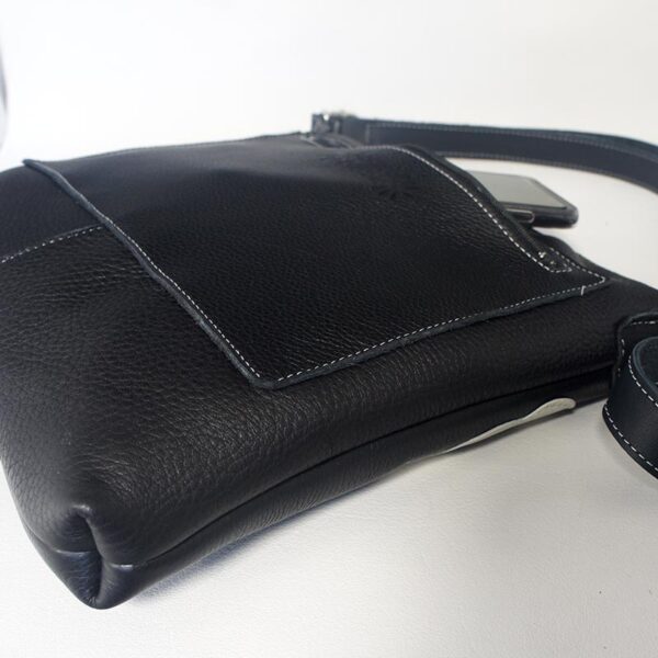 bolso negro de piel