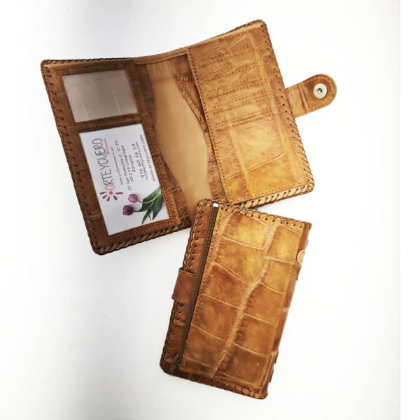 Tienda online de artículos hechos a mano en cuero y piel. Artesanos del cuero. Saganta cartera con monedero de piel IMG 20251125 070919 Cartera billetero de piel camel coco