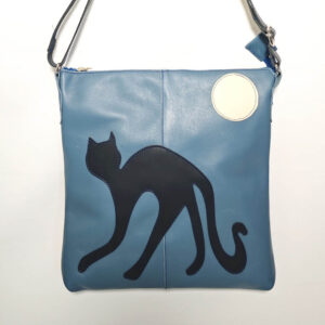 Bolso de piel azul claro