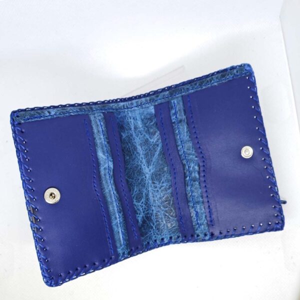 Tienda online de artículos hechos a mano en cuero y piel. Artesanos del cuero. Billetero de piel spiral IMG 20251121 072835 Cartera billetero de piel azul