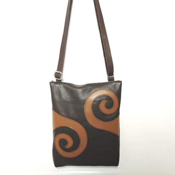 Bolso de piel marrón