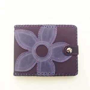 Billetero de piel morado