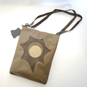 Bolso de piel marrón taupe