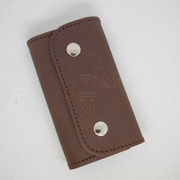 Tienda online de artículos hechos a mano en cuero y piel. Artesanos del cuero. Portallaves de cuero Imagen de WhatsApp 2025 10 17 a las 13.33.08 72d9dbeb Portallaves de piel marrón