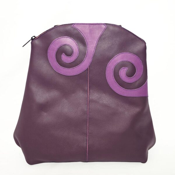 Mochila de piel morada