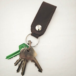 Llavero de piel marrón