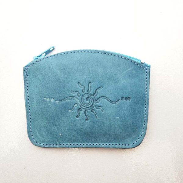Tienda online de artículos hechos a mano en cuero y piel. Artesanos del cuero. Monedero de piel Amanecer IMG 20260518 082607 Monedero de piel turquesa