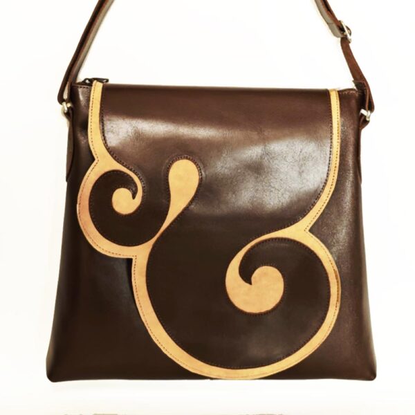Bolso de piel marrón