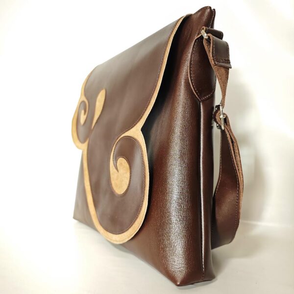 Bolso de piel marrón