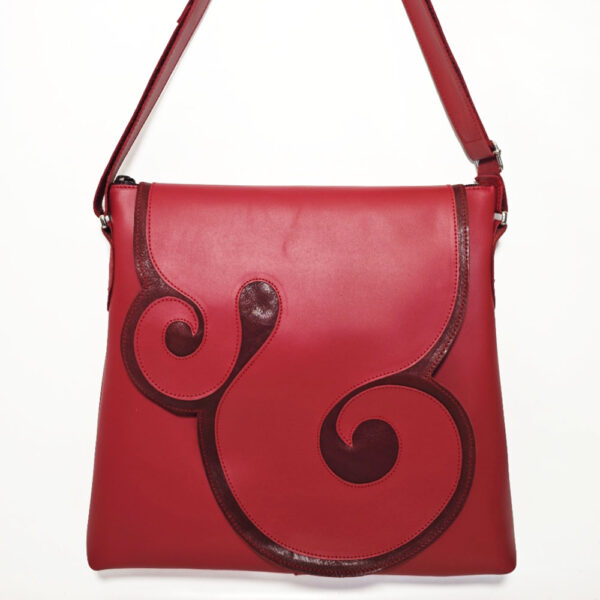 Bolso de piel rojo