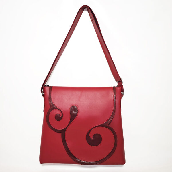Bolso de piel rojo