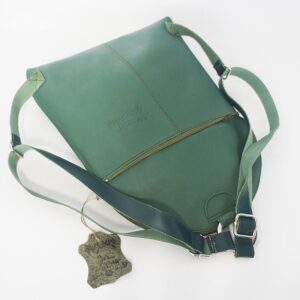 Mochila de piel verde