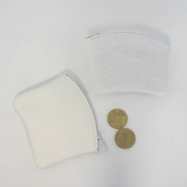 Monedero de pelo blanco