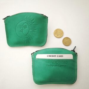 monedero de piel verde