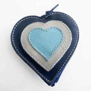 Monedero corazón de piel azul