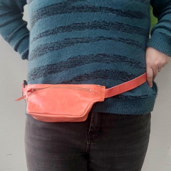Riñonera naranja de piel