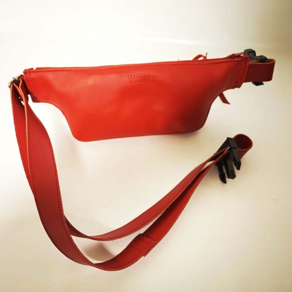 riñonera roja de piel