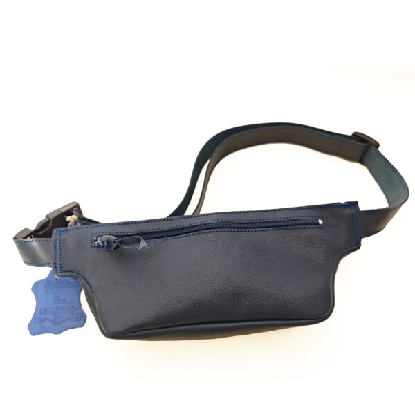Tienda online de artículos hechos a mano en cuero y piel. Artesanos del cuero. Riñonera running Imagen de WhatsApp 2025 10 01 a las 07.48.58 b16c71e0 Riñonera de piel azul marino