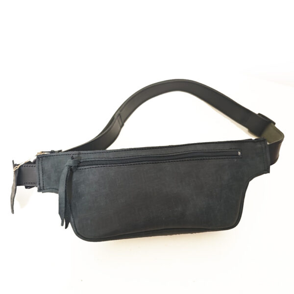 Tienda online de artículos hechos a mano en cuero y piel. Artesanos del cuero. Riñonera running Imagen de WhatsApp 2025 10 02 a las 08.12.38 ddbd9a1d Riñonera de piel negra